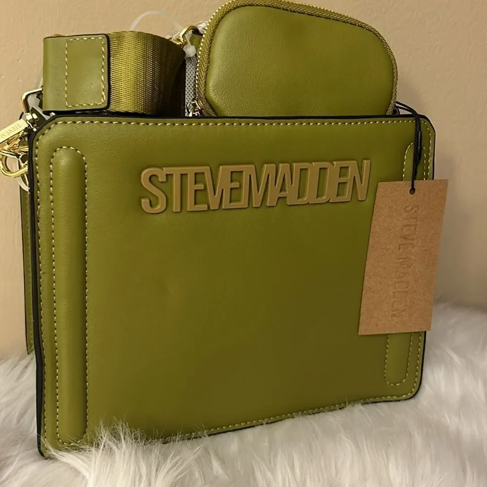 NWT Steve Madden (Bevelyn) Crossbody Bag w/ Airpod Pouch - Green